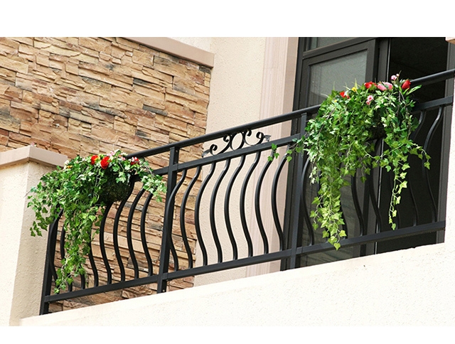​家装阳台推荐选择锌钢材质护栏好吗？