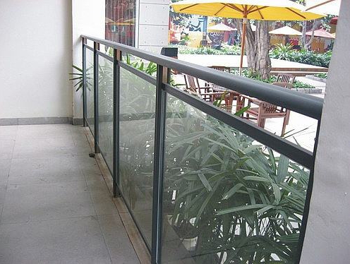 铝合金玻璃栏杆